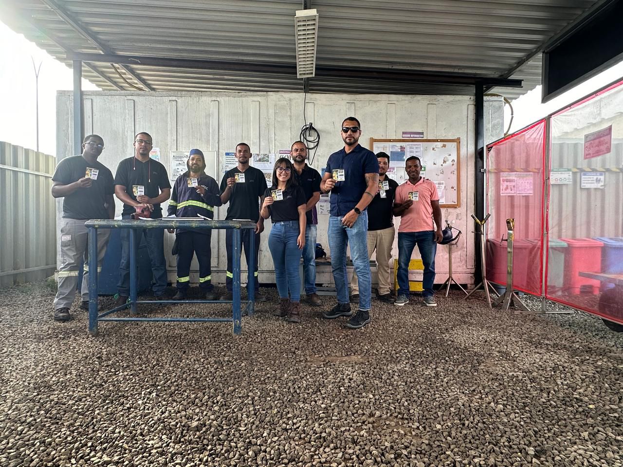 Colaboradores da Eficen em integração no canteiro